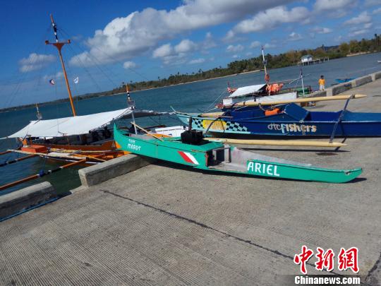 圖為被救助的菲律賓漁民的漁船。 中交公路規劃設計院有限公司 攝